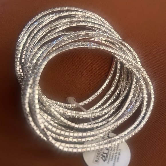 Multi strand, crystal stretch bracelet - Picture 3 of 3